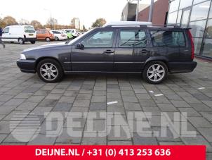 Used Sideskirt left + right Volvo V70 (GW/LW/LZ) 2.4 20V Price on request offered by van Deijne Onderdelen Uden B.V.