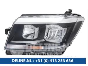 New Headlight, left Volkswagen Crafter Price € 209,98 Inclusive VAT offered by van Deijne Onderdelen Uden B.V.