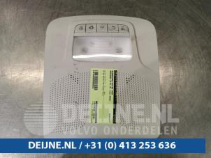 Używane Oswietlenie wewnetrzne przód Mercedes Vito (447.6) 2.2 116 CDI 16V Cena € 24,20 Z VAT oferowane przez van Deijne Onderdelen Uden B.V.