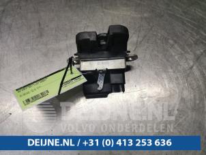 Usagé Mécanique de verrouillage hayon Volkswagen Golf VII (AUA) 2.0 GTI 16V Performance Package Prix € 20,00 Règlement à la marge proposé par van Deijne Onderdelen Uden B.V.
