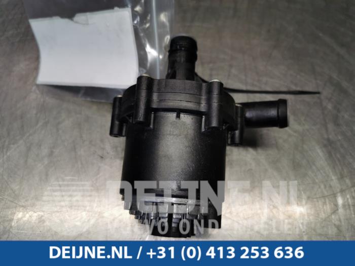 Begagnade Vattenpump Tesla Model S 75D Pris € 72,60 Inklusive moms erbjuds av van Deijne Onderdelen Uden B.V.