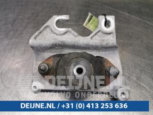 Usagé Support moteur Renault Captur (2R) 0.9 Energy TCE 12V Prix € 19,00 Règlement à la marge proposé par van Deijne Onderdelen Uden B.V.