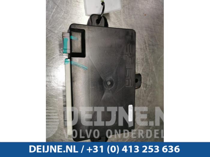 Używane Modul centralnego zamka Tesla Model X 100D Cena € 96,80 Z VAT oferowane przez van Deijne Onderdelen Uden B.V.