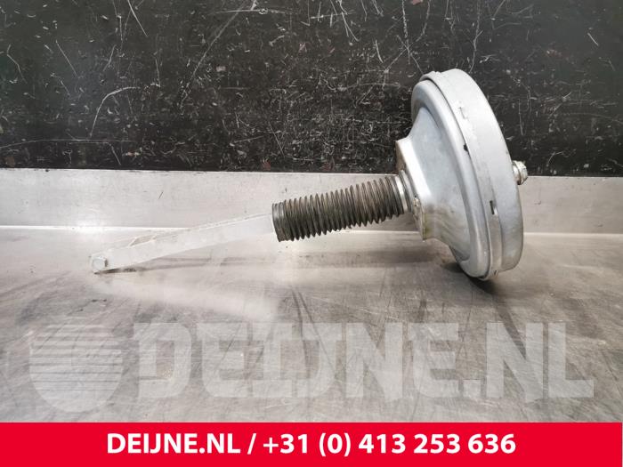 Usagé Assistant de freinage Porsche 911 (996) 3.6 Carrera 4 24V Prix € 75,00 Règlement à la marge proposé par van Deijne Onderdelen Uden B.V.