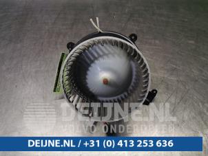 Usagé Moteur de ventilation chauffage Mercedes Vito (447.6) 1.6 109 CDI 16V Prix € 60,50 Prix TTC proposé par van Deijne Onderdelen Uden B.V.