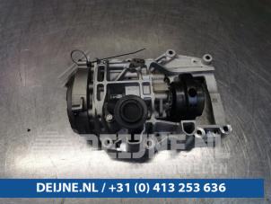 Używane Pompa oleju Volkswagen Polo V (6R) 1.4 TDI DPF BlueMotion technology Cena € 115,00 Procedura marży oferowane przez van Deijne Onderdelen Uden B.V.