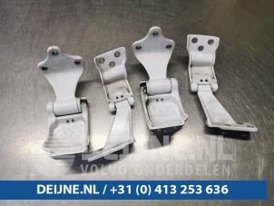 Gebrauchte Scharnier- Set Mercedes Vito (447.6) 1.6 109 CDI 16V Preis € 242,00 Mit Mehrwertsteuer angeboten von van Deijne Onderdelen Uden B.V.