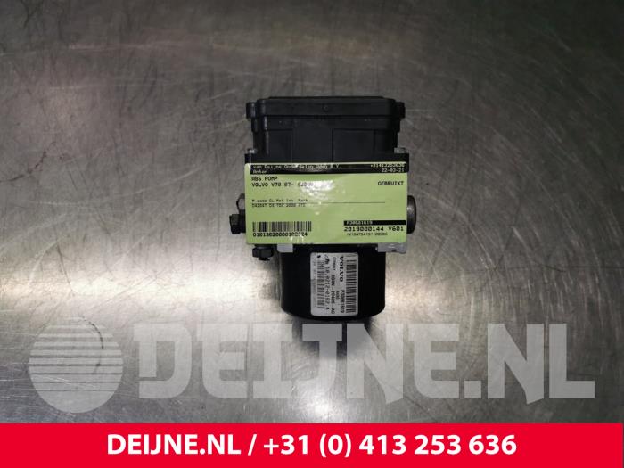 Używane Pompa ABS Volvo V70 (BW) 2.0 D 16V Cena € 30,00 Procedura marży oferowane przez van Deijne Onderdelen Uden B.V.