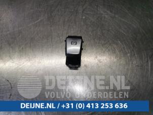 Używane Przelacznik hamulca postojowego Mercedes GLC (X253) 2.0 250 16V 4-Matic Cena € 10,00 Procedura marży oferowane przez van Deijne Onderdelen Uden B.V.