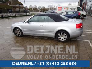 Usagé Portière 2portes gauche Audi A4 Cabriolet (B6) 2.4 V6 30V Prix € 125,00 Règlement à la marge proposé par van Deijne Onderdelen Uden B.V.