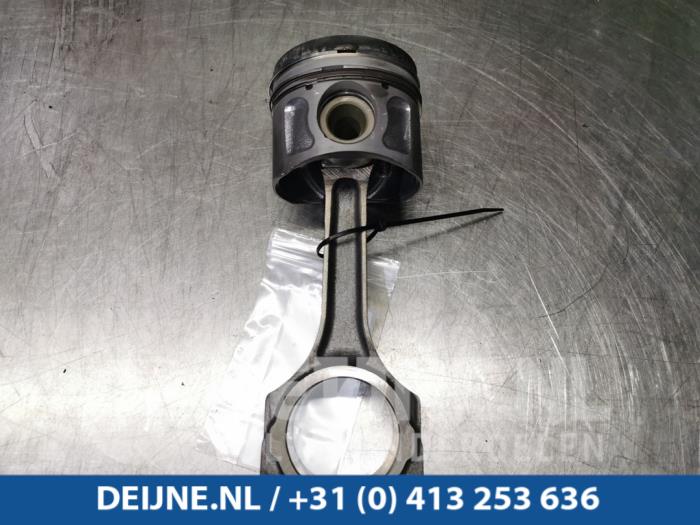 Usagé Piston Citroen Jumper Prix € 48,40 Prix TTC proposé par van Deijne Onderdelen Uden B.V.