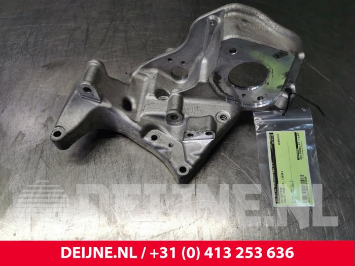 Used Engine mount Volvo XC60 II (UZ) 2.0 D4 16V Price € 25,00 Margin scheme offered by van Deijne Onderdelen Uden B.V.