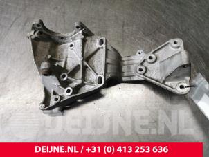 Used Alternator lower bracket Volvo V70 (BW) 2.4 D 20V Price € 35,00 Margin scheme offered by van Deijne Onderdelen Uden B.V.