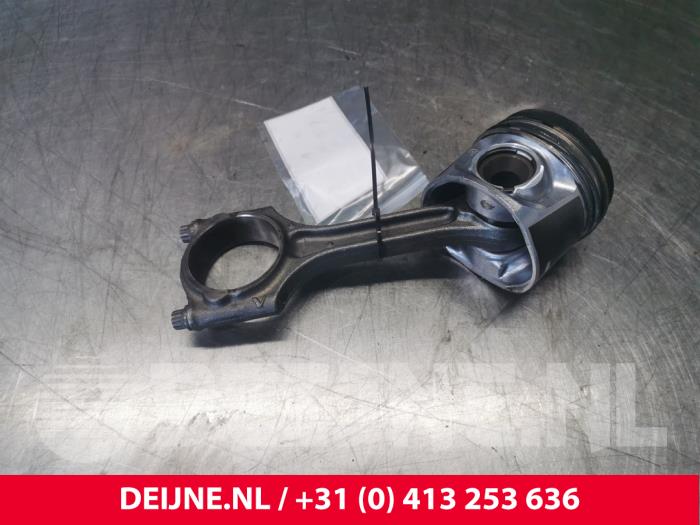 Kolben van een Volvo V60 I (FW/GW) 2.0 D3 20V 2012