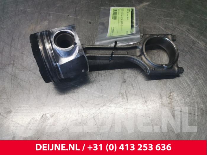 Usagé Piston Volvo V60 I (FW/GW) 2.0 D3 20V Prix € 100,00 Règlement à la marge proposé par van Deijne Onderdelen Uden B.V.