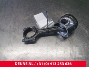 Kolben van een Volvo V60 I (FW/GW) 2.0 D3 20V 2012