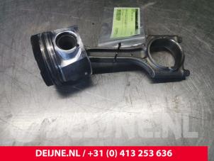 Kolben van een Volvo V60 I (FW/GW) 2.0 D3 20V 2012