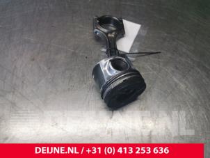 Kolben van een Volvo V60 I (FW/GW) 2.0 D3 20V 2012