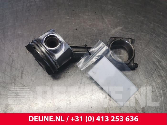 Usados Pistón Volvo V60 I (FW/GW) 2.0 D3 20V Precio € 100,00 Norma de margen ofrecido por van Deijne Onderdelen Uden B.V.