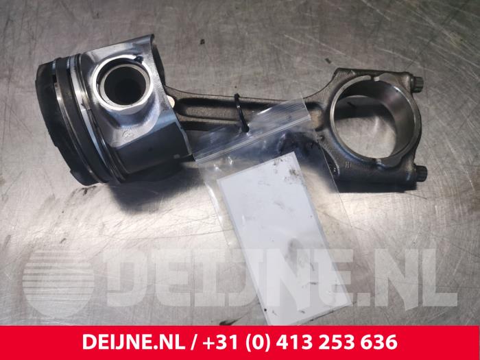 Usagé Piston Volvo V60 I (FW/GW) 2.0 D3 20V Prix € 100,00 Règlement à la marge proposé par van Deijne Onderdelen Uden B.V.