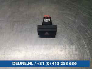 Usados Interruptor de luz de pánico Peugeot Expert (VA/VB/VE/VF/VY) 1.5 BlueHDi 100 Precio € 12,10 IVA incluido ofrecido por van Deijne Onderdelen Uden B.V.