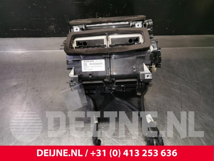 Nagrzewnica z Volvo V60 II (ZW) 2.0 D3 16V 2019