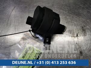 Usagé Pompe à eau supplémentaire Volkswagen Crafter 2.0 TDI Prix € 36,30 Prix TTC proposé par van Deijne Onderdelen Uden B.V.