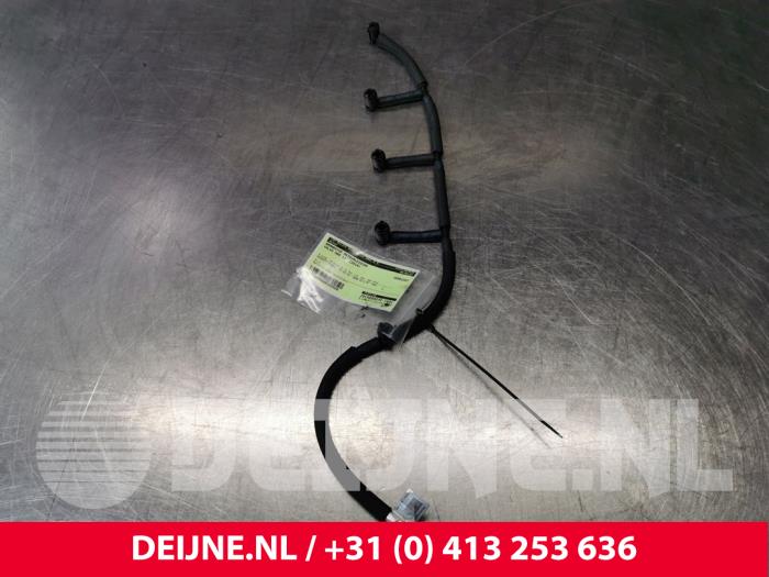 Fuel return line from a Volvo S60 II (FS) 2.0 D3 20V 2014