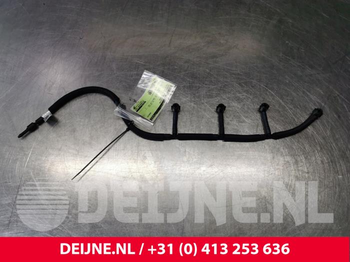 Fuel return line from a Volvo S60 II (FS) 2.0 D3 20V 2014