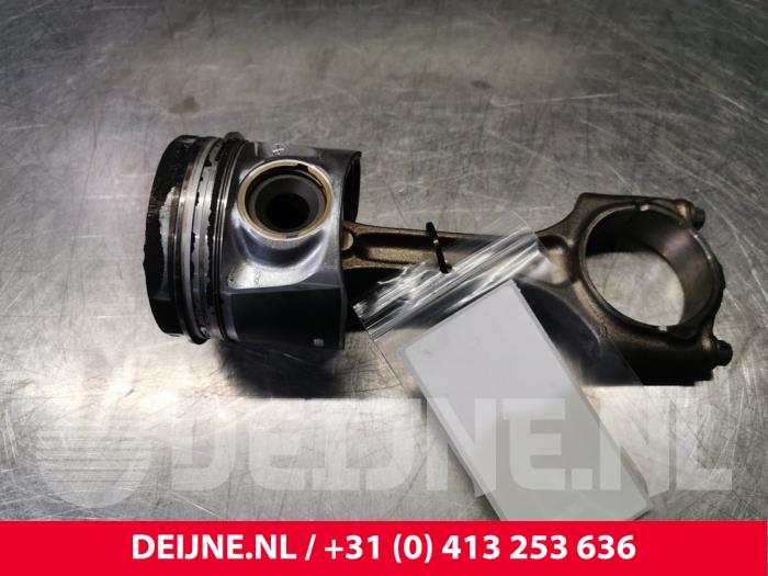 Used Piston Volvo V40 (MV) 2.0 D4 16V Price € 75,00 Margin scheme offered by van Deijne Onderdelen Uden B.V.