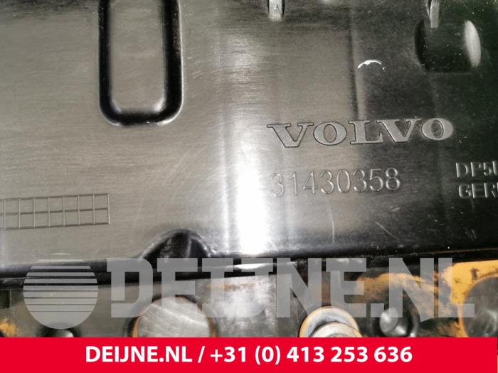 Rocker cover from a Volvo V40 (MV) 2.0 D4 16V 2017