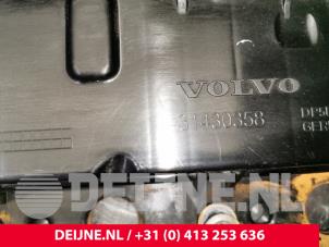 Used Rocker cover Volvo V40 (MV) 2.0 D4 16V Price € 50,00 Margin scheme offered by van Deijne Onderdelen Uden B.V.