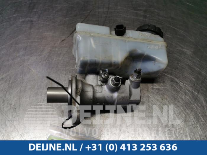Cylindre de frein principal d'un Renault Clio IV Estate/Grandtour (7R) 1.5 Energy dCi 90 FAP 2013