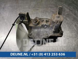 Używane Przepustnica gazów wydechowych Renault Clio IV Estate/Grandtour (7R) 1.5 Energy dCi 90 FAP Cena € 35,00 Procedura marży oferowane przez van Deijne Onderdelen Uden B.V.