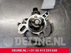 Used Vacuum pump (diesel) Volvo V40 (MV) 2.0 D4 16V Price € 60,00 Margin scheme offered by van Deijne Onderdelen Uden B.V.