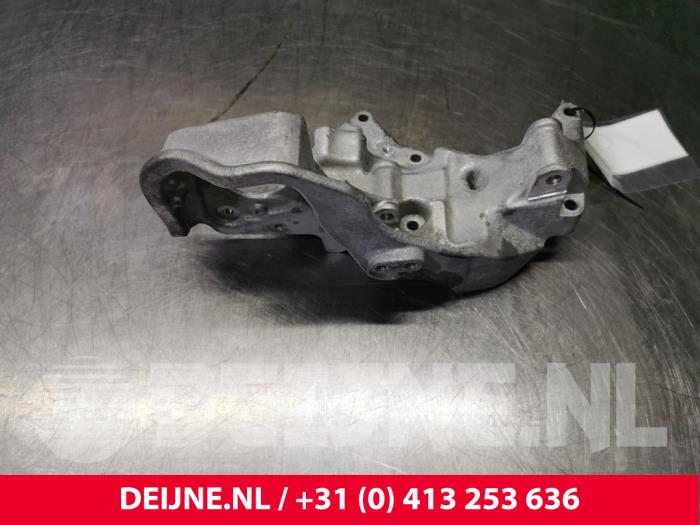 Diesel pump bracket Volvo V40 2.0 D4 16V - 31401103 VOLVO