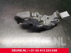 Used Diesel pump bracket Volvo V40 (MV) 2.0 D4 16V Price € 35,00 Margin scheme offered by van Deijne Onderdelen Uden B.V.