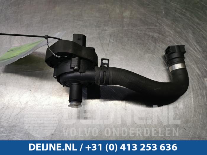 Begagnade Extra vattenpump Mercedes E (W212) E-300 BlueTec Hybrid V6 24V Pris € 50,00 Marginaltabell erbjuds av van Deijne Onderdelen Uden B.V.
