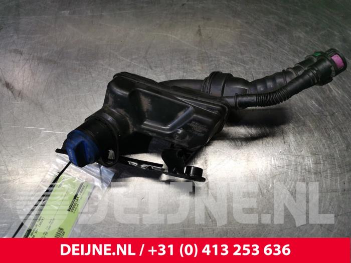 Filler pipe adblue tank from a Volvo V60 II (ZW) 2.0 D3 16V 2019