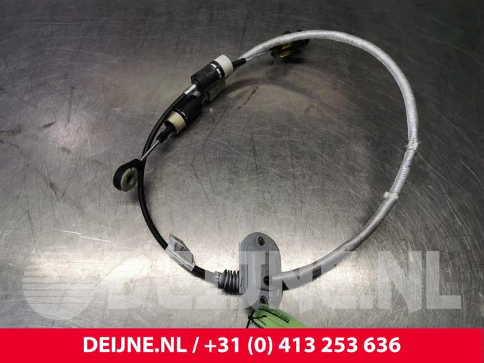 Gearbox shift cable from a Volvo V60 II (ZW) 2.0 D3 16V 2019
