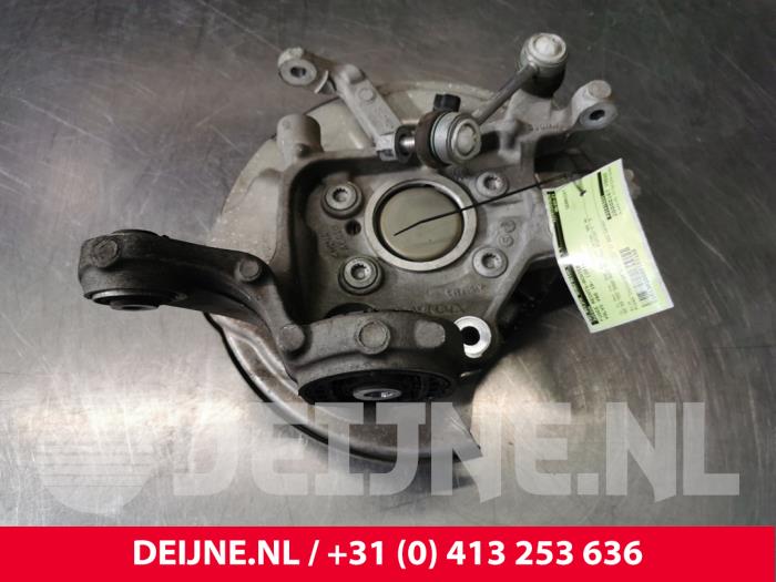 Knuckle, rear right from a Volvo V60 II (ZW) 2.0 D3 16V 2019