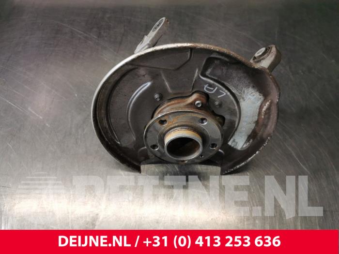 Knuckle, rear right from a Volvo V60 II (ZW) 2.0 D3 16V 2019