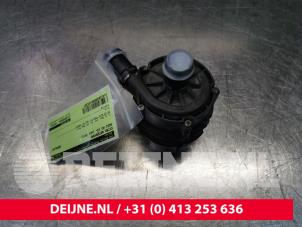 Usagé Pompe à eau supplémentaire Audi A3 Sportback (8VA/8VF) 1.4 TFSI 16V e-tron Prix € 15,00 Règlement à la marge proposé par van Deijne Onderdelen Uden B.V.