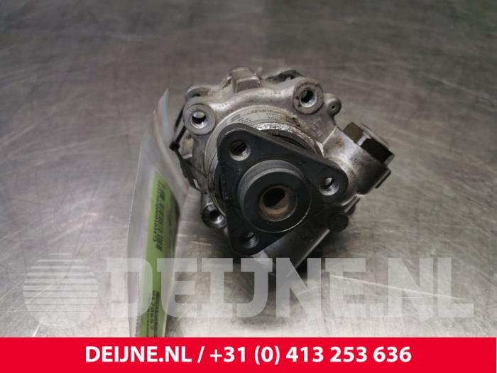 Usagé Pompe de direction Skoda Superb Prix € 20,00 Règlement à la marge proposé par van Deijne Onderdelen Uden B.V.