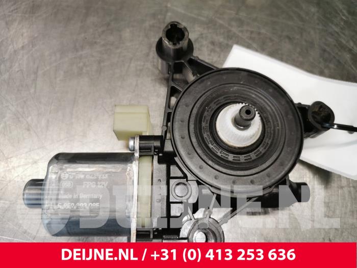 Moteur de vitre de déflecteur – 130822713