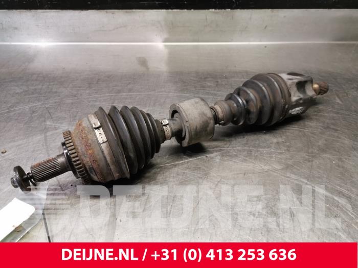 Front drive shaft, left from a Volvo V70 (SW) 2.4 T 20V 2001