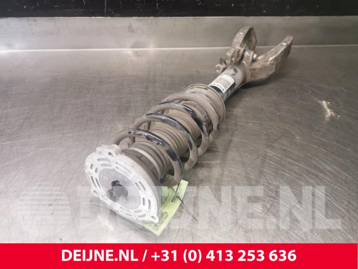 Front shock absorber rod, right from a Volvo V60 II (ZW) 2.0 D3 16V 2019