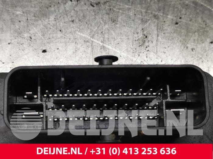 Usagé Bloc ABS Mercedes Vito (447.6) 1.6 111 CDI 16V Prix € 157,30 Prix TTC proposé par van Deijne Onderdelen Uden B.V.