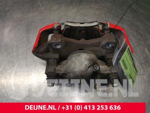 Używane Zacisk hamulcowy prawy przód Mercedes E (W212) E-300 BlueTec Hybrid V6 24V Cena € 25,00 Procedura marży oferowane przez van Deijne Onderdelen Uden B.V.
