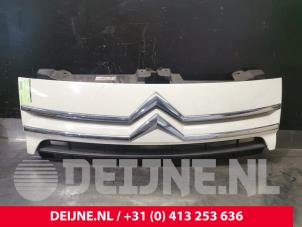 Used Grille Citroen Jumpy (G9) 2.0 HDI 120 16V Price € 42,35 Inclusive VAT offered by van Deijne Onderdelen Uden B.V.